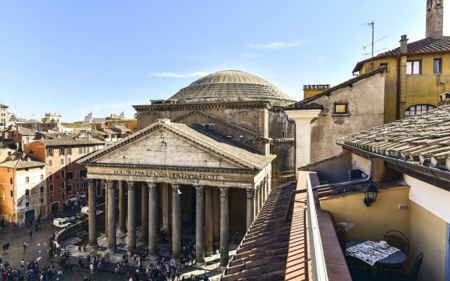 Pantheon View from Terrace Apartment