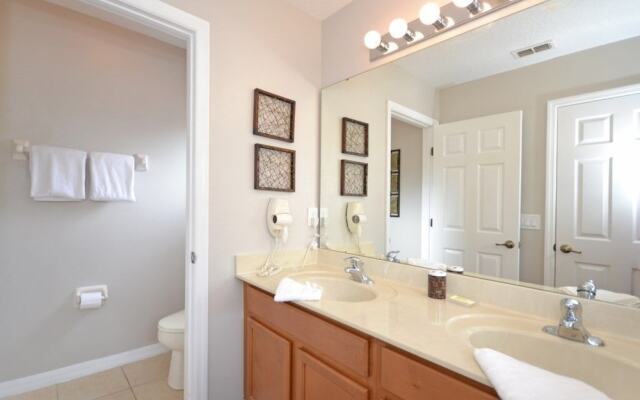 Summer Sparkle 4 Bedroom Home by RedAwning