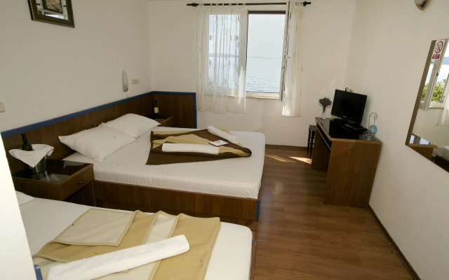 Beach Hotel Plaza