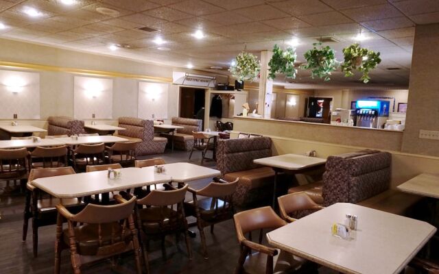 The Ritz Cafe and Motor Inn