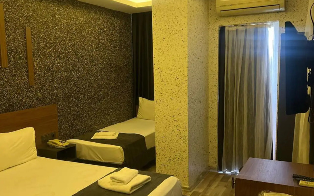 Luna Hotel