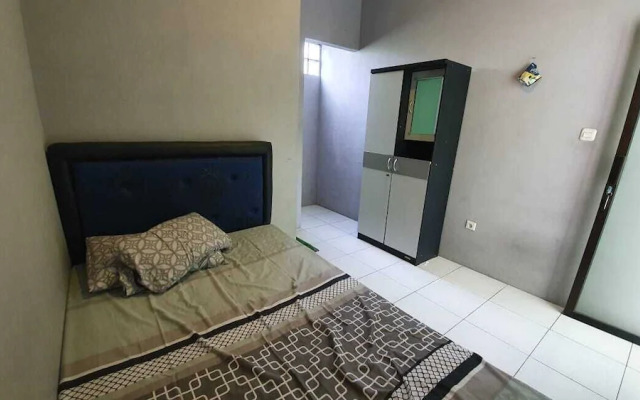 Naz Guesthouse Syariah by RedDoorz