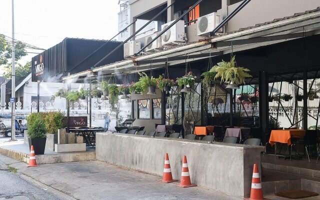 202 Hotel & Restaurant by NIDA Rooms