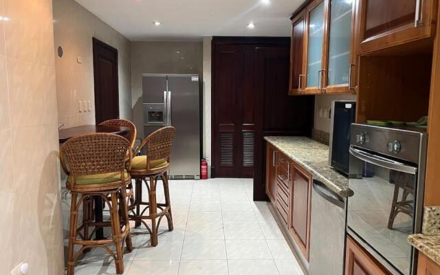 3-BR GOLD LUXURY Oceanfront+ Pool & Breakfast area