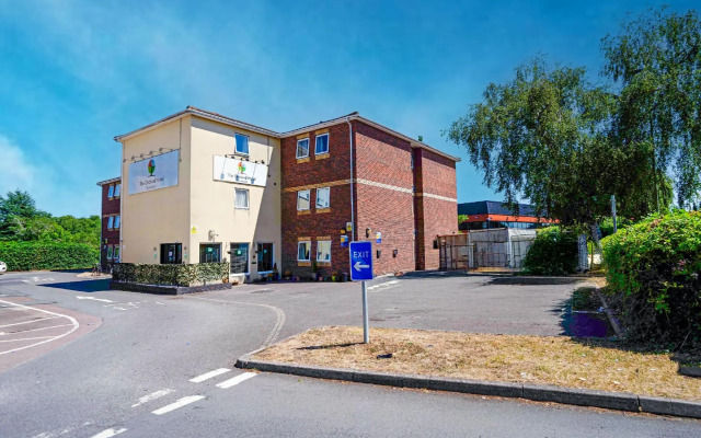 GO2 Gloucester Hotel by OYO