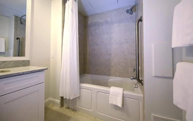 Colonial Inn in Harbor Springs