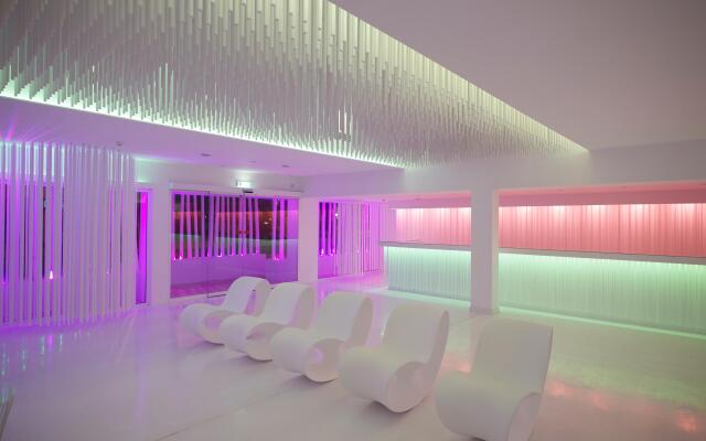 So White Club Resort