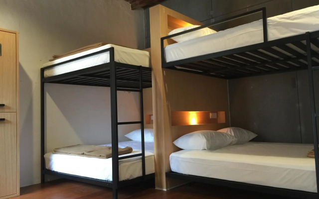 The Frame Guesthouse - Hostel