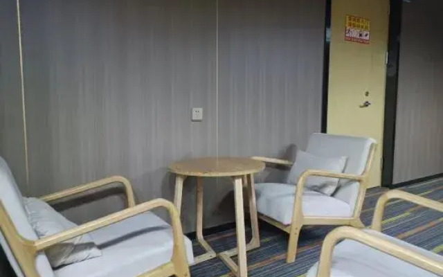 92 Bayin Box Entertainment Hotel