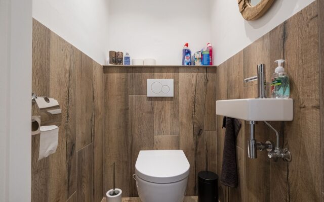 Stay With View, Ostend