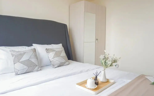 Spacious And Comfy 2Br With Extra Room Apartment At Meikarta