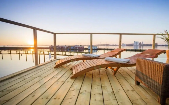 Houseboat South Beach
