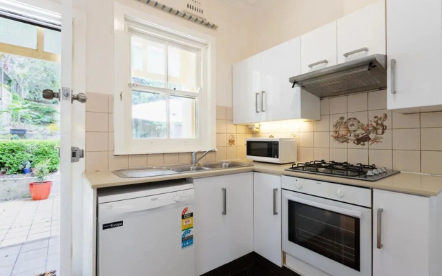 Elegant 4 Bedroom Home By Balmoral Beach