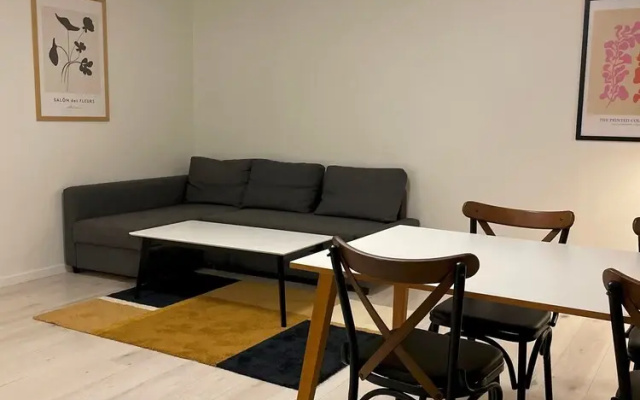 Cozy Backhouse With Large Private Garden