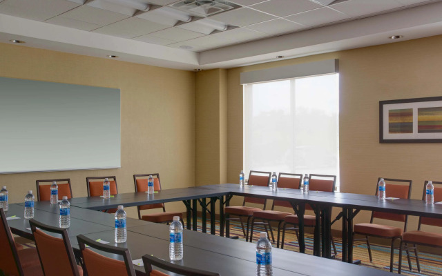 Fairfield Inn & Suites Dallas West/i-30
