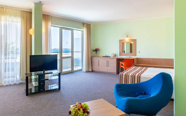 Jeravi Hotel