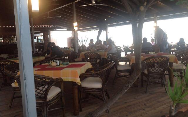 Ninos on the Beach