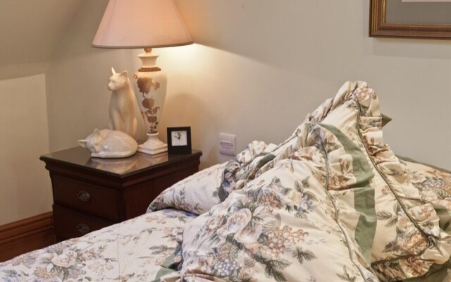 Little Red Rooster Rest and Spa