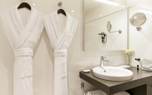 Croisette Beach Hotel Cannes - MGallery Collection