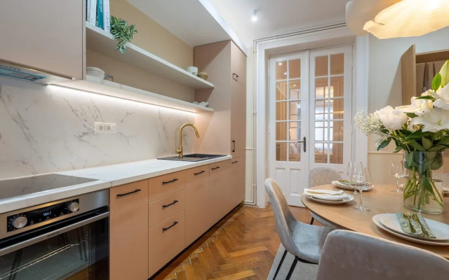 Elegant 3BR by the Romanian Athenaeum