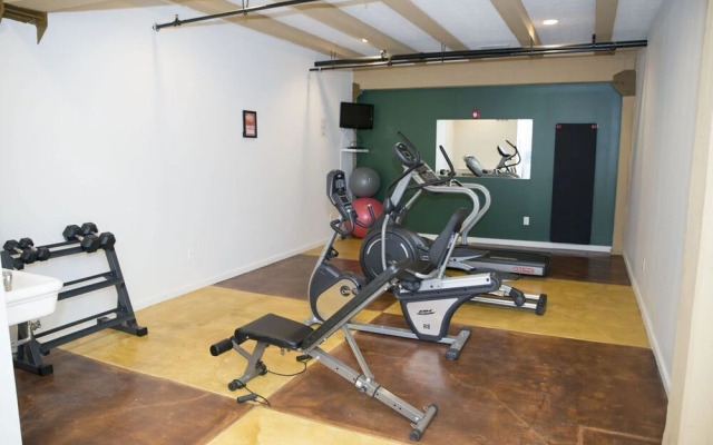 FRONTDESK 1010 Central Apts Downtown Indy