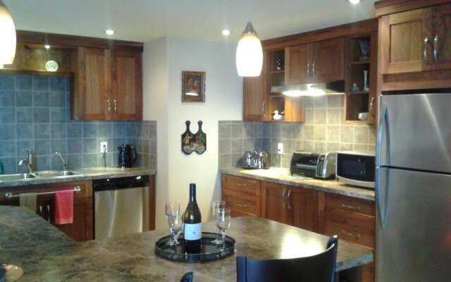 Above Naramata Bed & Breakfast