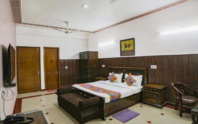 Fabhotel Traika Inn