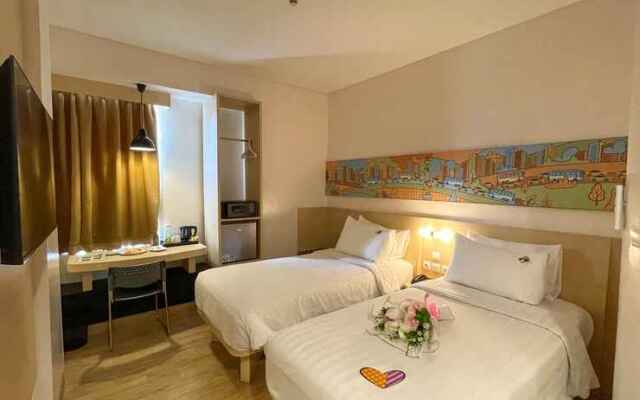MaxOneHotels Premier Melawai
