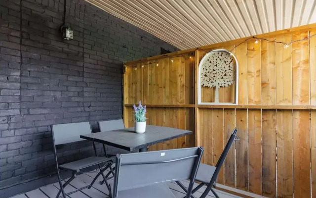 Casa Leslieville - 2BR Suite w LRG Patio