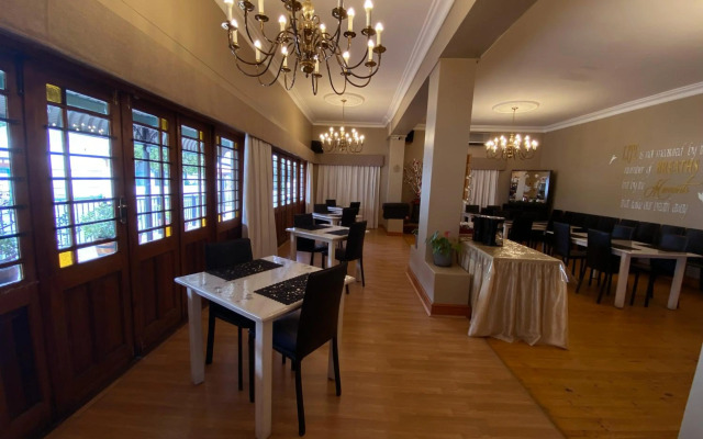 Le Bay Lodge