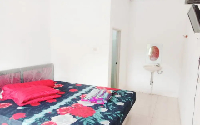 Hotel O Penginapan Putri Asih Sawarna