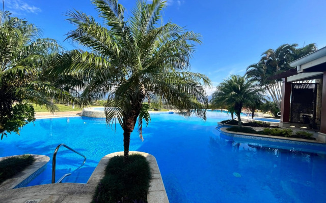 Modern 2 bed APT complex Pool,Tennis,Gym,FreeWiFi