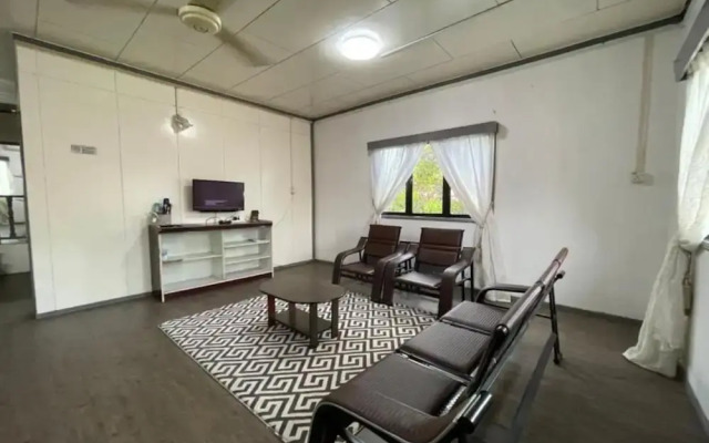 OYO Home 90349 Anique Hoemstay