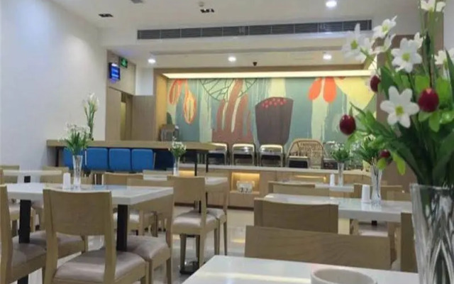 Hanting Express Wuhan Hankou Railway Station Square