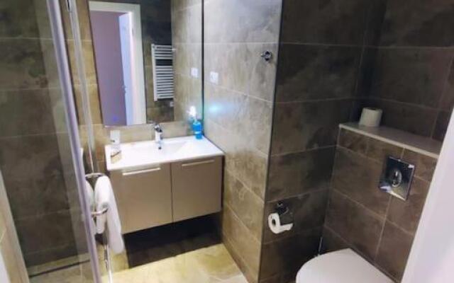 Leo Group BEST STUDIO 2326 Alliance Palace