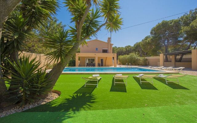 Villa - 7 Bedrooms with Pool - 104989