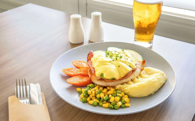 Nightcap at Horse and Jockey Hotel Warwick