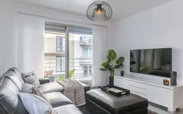 Modern Apartment Near the Beach