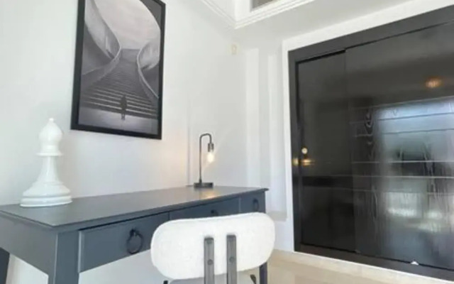 Black White Modern Spacious