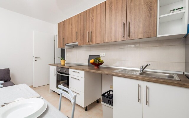 Awesome Apartment in Vlasici With 1 Bedrooms and Wifi