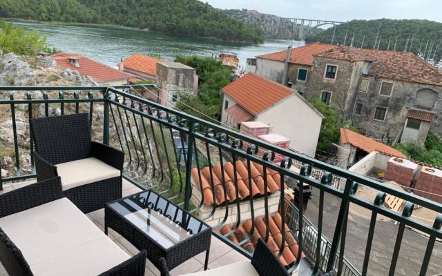 Family house Scardona - dreams by the river Krka