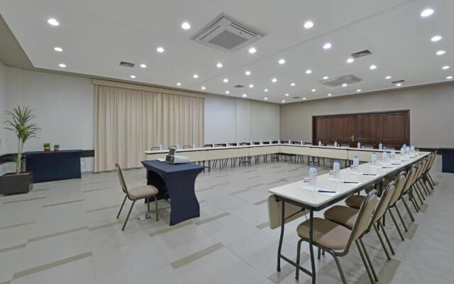 Hotel Deville Business Maringá