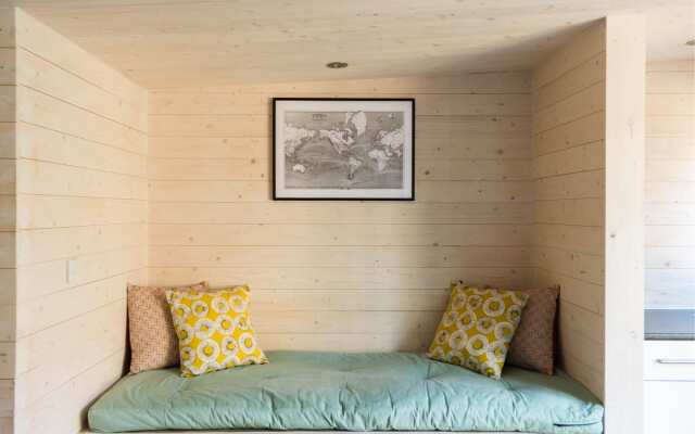 The Navy Court - Scandinavian Inspired 4BDR Central Home