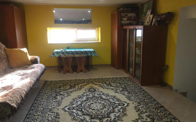 Хостел Мансардная комната с невысоким потолком до 170 см