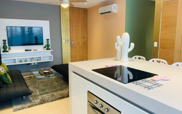 Modern Condo quiet and close to beach