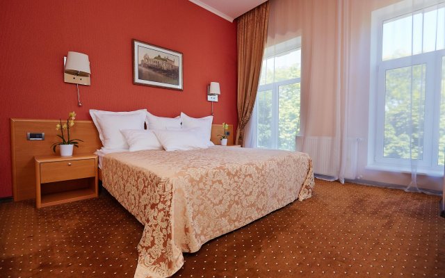 Aleksandrovskiy Hotel