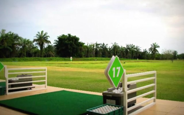 Palm Driving Range & Resort