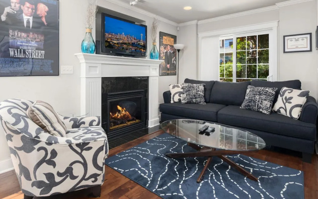 Seattle Vacation Home: Wall St.