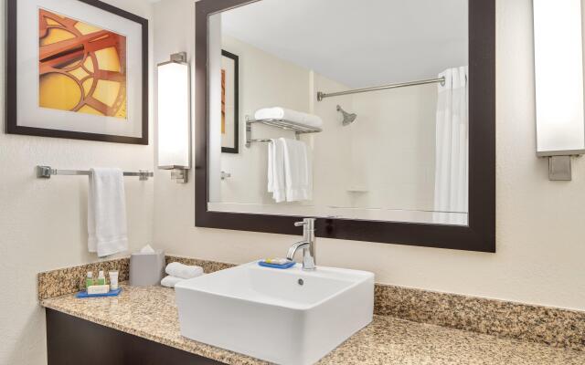 Holiday Inn Express Ft. Lauderdale Cruise-Airport by IHG
