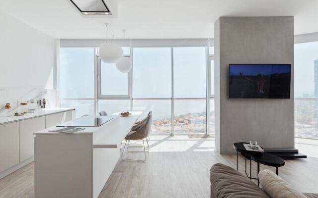 Sea and Sky Apartment